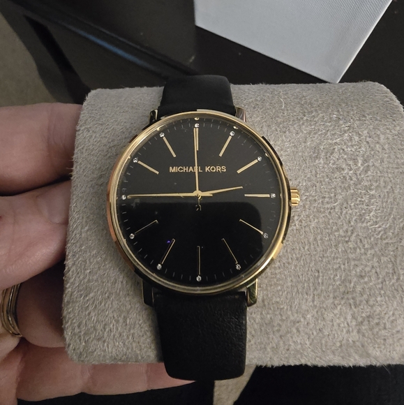 Michael Kors Black and Gold womens watch - Picture 5 of 5